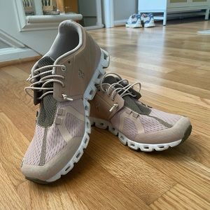 Womens On Cloud Tennis Shoes